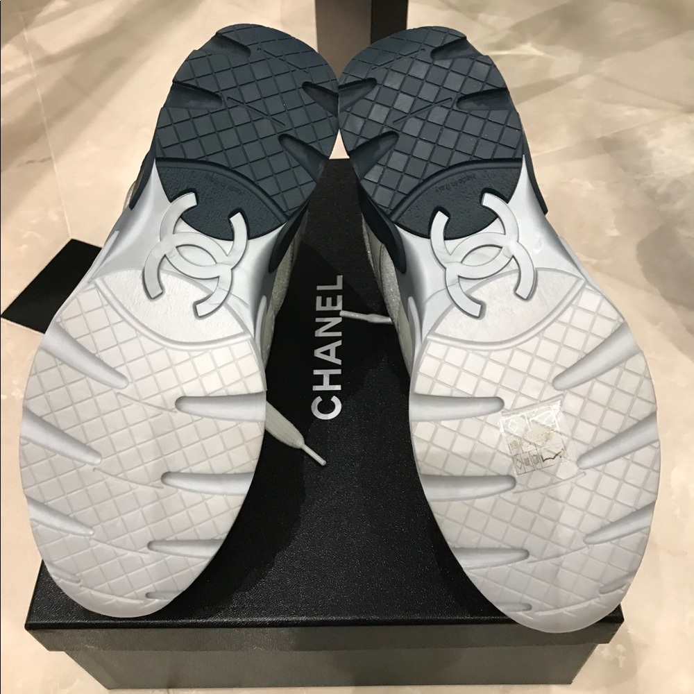 NIB Chanel 17S Silver Terry Cloth CC Sneaker sz 37 - Picture 2 of 8